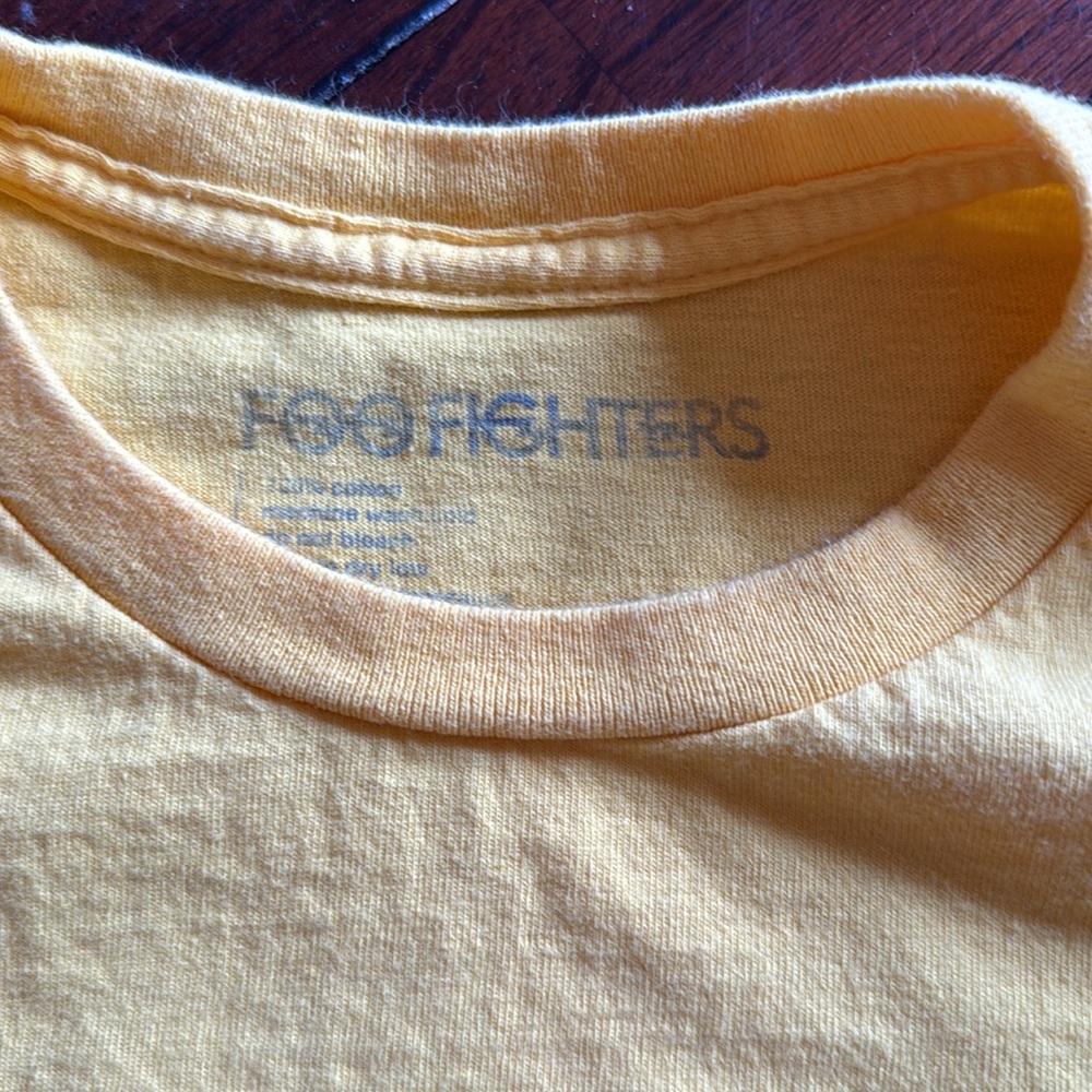 Small yellow Foo Fighters shirt - Picture 2 of 4